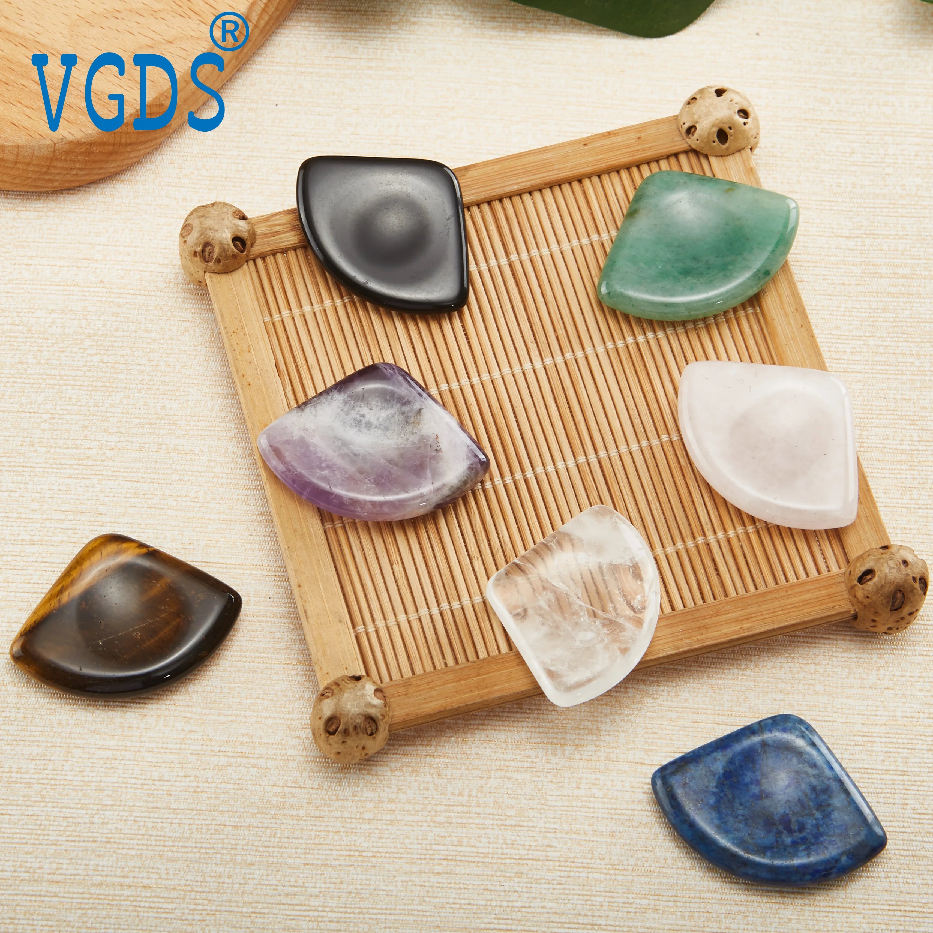 Natural Quartz Crystal Beauty Concave Triangular Worry Stone Finger Massager Healing Troubles Anxiety Elimination Scrape Therapy
